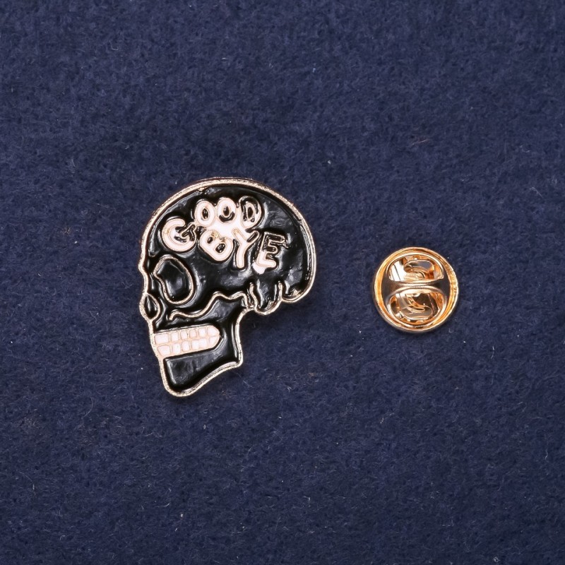 Brosche Schädel, Emaille, Farben Schwarz/Weiß, 28×24 mm, Gelbmetall, Verschluss: Nadel mit Schraubverschluss