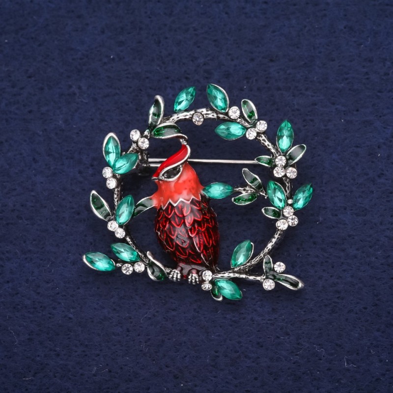 Sonderangebot! Vogel am Zweig Brosche mit Strasssteinen und Emaille in Rot, Grün und Bordeaux, 38×40 mm, silberfarbenes Metall
