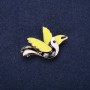 Ausverkauf! Brosche Vogel Emaille – Schwarz, Weiß, Grün, 24×37 mm, goldfarbenes Metall