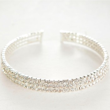 Dreireihiges Armband mit weißen Strasssteinen, Umfang 18–22 cm