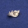 Brosche Waldhorn mit Strasssteinen aus goldfarbenem Metall – 16×27 mm