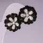 Ohrstecker „Schwarze Chrysanthemen“ mit Strass im Zentrum, Metall in Silberoptik, Ø 23 mm