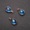 Tropfenanhänger blau in goldfarbener Fassung, 10 × 17 mm