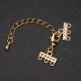 Verschluss für Armbänder und Perlen auf drei Strängen mit Strasssteinen und Verlängerungskette aus goldfarbenem Metall, Durchmesser 9 × 12 mm, Länge 5 cm