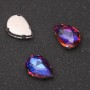 Preis pro Packung / 10 Stück. Genähter Kristall in Metallstift, Tropfenform, 10×14 mm blau-violett