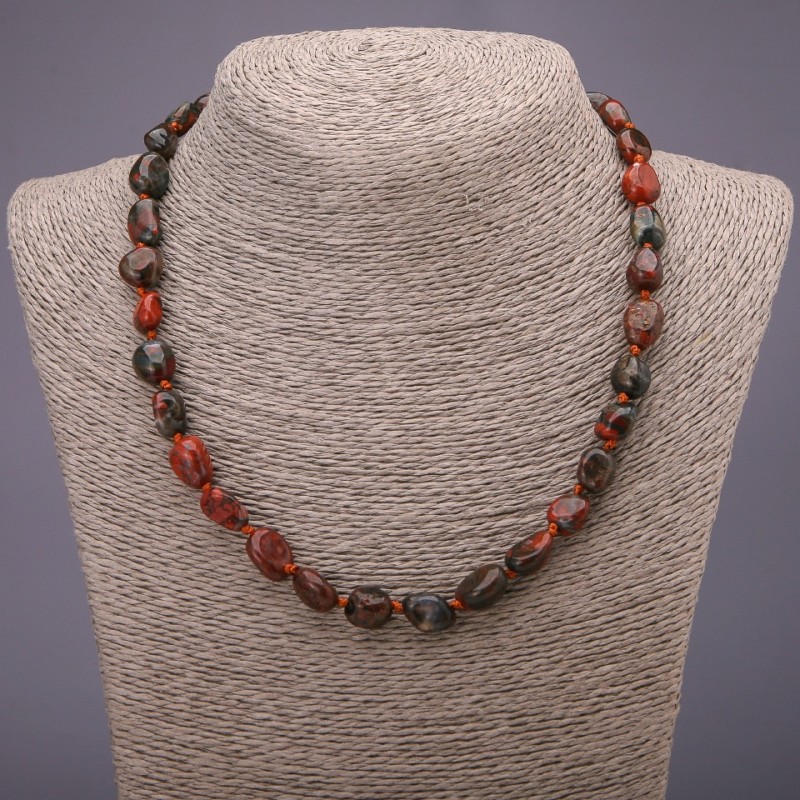 Kette aus rotem Jaspis, polierte Kugeln 9×12 mm, Länge 48 cm