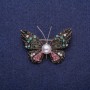 Sale! Schmetterling-Brosche mit Perle in bunten Strasssteinen, goldfarbenes Metall 30×41 mm