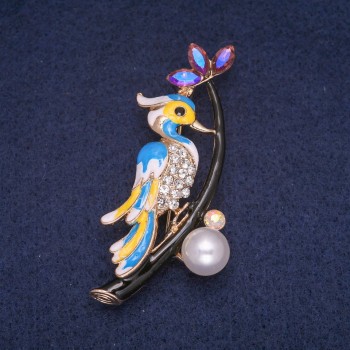 Ausverkauf! Brosche Vogel am Ast – Emaille mit Strasssteinen, goldfarbenes Metall 34×60 mm