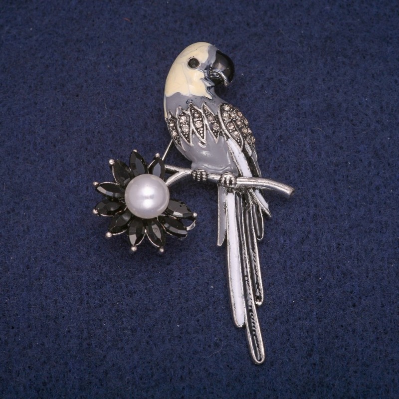 Papageienbrosche mit Emaille, Perle und Strasssteinen, graues Metall, 37×58 mm