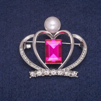 Ausverkaufs-Brosche in Kronenform mit Perle und Kristallen, silberfarbenes Metall 38×41 mm