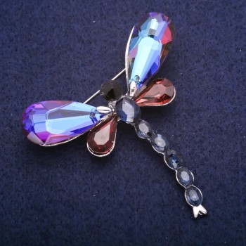 Ausverkauf! Brosche Libelle mit Kristallen, silberfarbenes Metall 52×58 mm