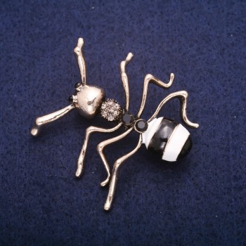 Ausverkauf! Brosche Ameise mit Emaille und Kristallen, goldfarbenes Metall 44×45 mm