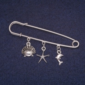 Ausverkauf! Nadelbrosche mit maritimen Anhängern, silberfarbenes Metall 13 × 60 mm