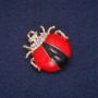 Ausverkauf! Brosche Marienkäfer, Emaille mit weißen Strasssteinen, goldfarbenes Metall 28×31 mm