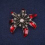 Ausverkauf! Blumenbrosche mit roter Emaille und Strass, silberfarbenes Metall 37×41 mm