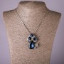 Anhänger an einer Kette – Pilzchen mit blauen und weißen Kristallen, Ø 39×50 mm, Länge 75 cm