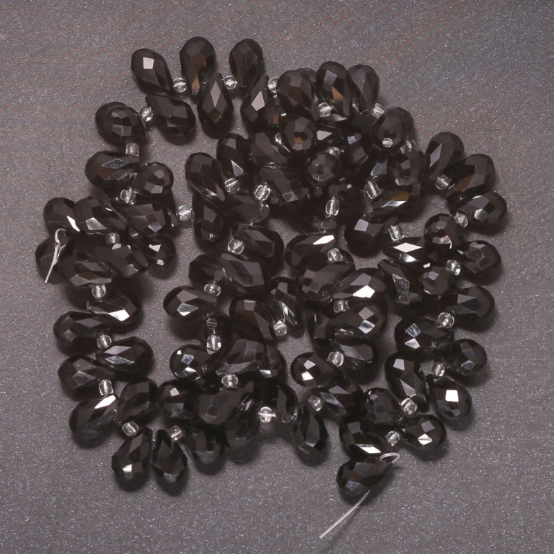 Perlen aus tschechischem Kristall auf Schnur – Schmetterling, Durchmesser ca. 7×13 mm, Länge ca. 35 cm