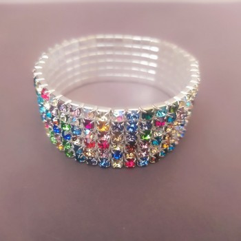 Elastisches sechsreihiges Armband mit bunten Strasssteinen, Sommermodell, Umfang 17 cm
