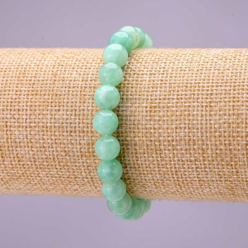 Armband aus birmanischem Jadeit, glatte Kugeln, Durchmesser ca. 8 mm, auf elastischem Band, Länge ca. 18 cm