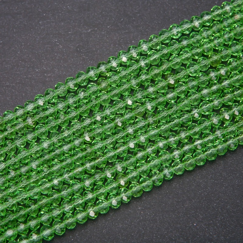 Rondell-Perlen aus tschechischem Kristall, transparentes Salatgrün, Durchmesser ca. 6 × 4,5 mm, auf Schnur, Länge ca. 38 cm