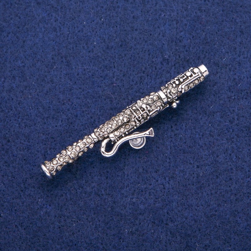 Brosche Fagott mit grauen Strass-Steinen, 12 × 62 mm, silberfarbenes Metall