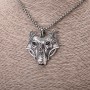 Anhänger Wolfskopf 42×47 mm an einer Kette, Länge 65 cm, Metallfarbe Silber