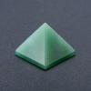 Souvenir-Pyramide aus Nephrit, Höhe ca. 29 mm, Länge ca. 37 mm