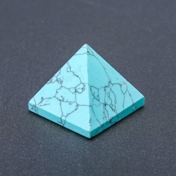 Pyramide aus gepresstem Türkis-Naturstein, Höhe ca. 30 mm, Basislänge ca. 37 mm