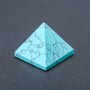 Pyramide aus gepresstem Türkis-Naturstein, Höhe ca. 30 mm, Basislänge ca. 37 mm