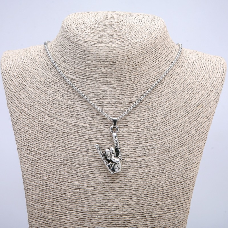 Anhänger 'Handgeste' 50×20 mm an einer Kette, Länge ca. 70 cm, silberfarbenes Metall