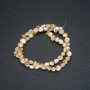 Perlen auf einer Schnur aus natürlichem Perlmutt, beige. Runde facettierte Perle, Durchmesser 7×5 mm, Länge 39 cm+