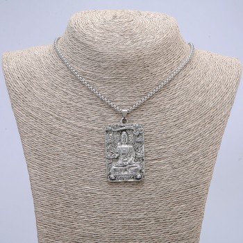 Anhänger 'Buddha' 58 × 32 mm an einer Kette, Länge 70 cm, silberfarbenes Metall