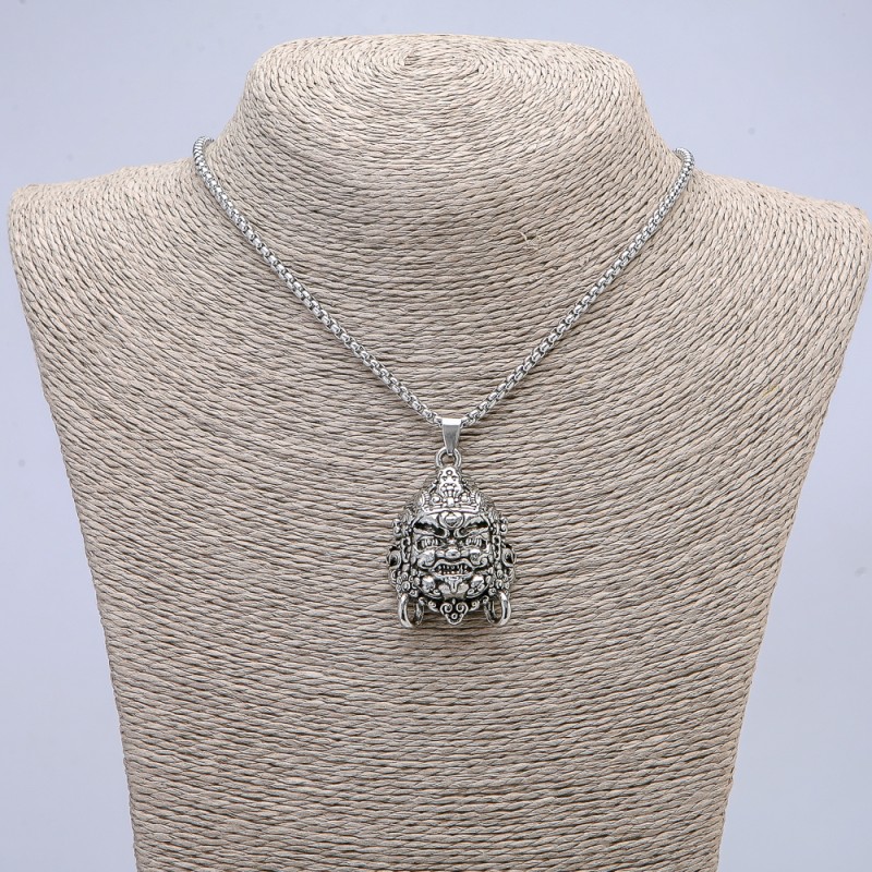Anhänger 'Mahakala' 40 × 30 mm – mit Kette, Länge 70 cm, silberfarbenes Metall