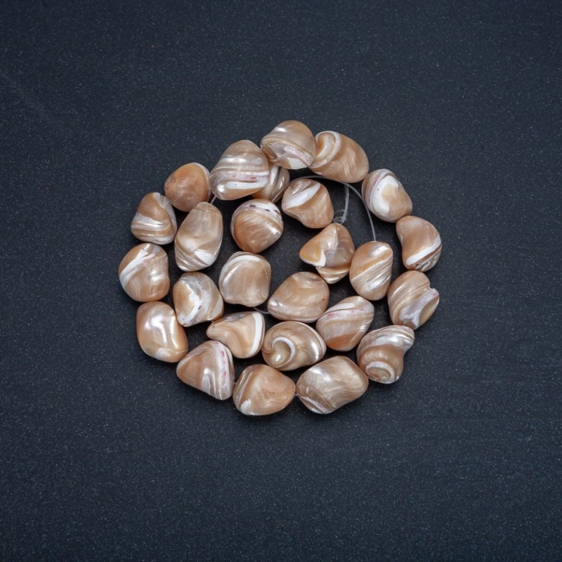 Perlen auf Schnur, natürlicher Beige-Ton, Perlmutt, flachoval, Durchmesser 19×12 mm, Länge ca. 41 cm +