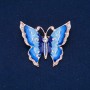 Ausverkauf! Brosche Schmetterling, weiße Strasssteine, hellblaue und dunkelblaue Emaille, goldfarbenes Metall 47×52 mm +