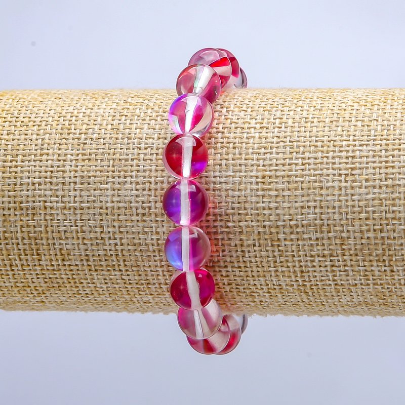 Armband aus Opalglas «Himbeer-Chameleon» auf elastischem Band, glatte Kugel, Ø 10 mm, Länge 18 cm