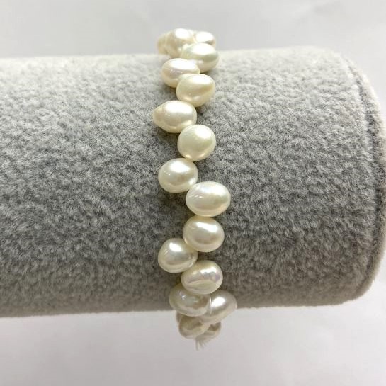 Armband aus Barockperlen „Schmetterling“ auf Elastikband, Durchmesser 6–7 mm (+/-), Länge 18 cm