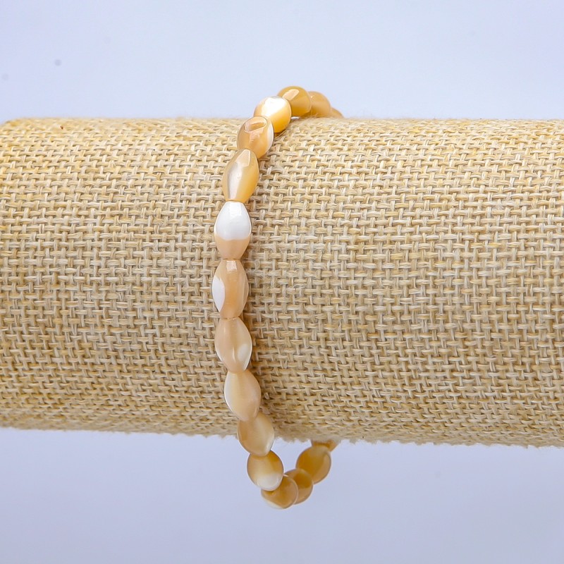 Elastisches Armband aus natürlichem Perlmutt in Beige, oval, Abmessungen 10×6 mm, 5 mm ±, Länge 18 cm+
