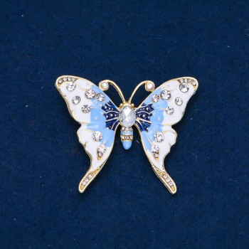 Ausverkauf! Brosche Schmetterling aus goldfarbenem Metall, Emaille und weißen sowie petrolfarbenen Strasssteinen 52 × 42 mm +