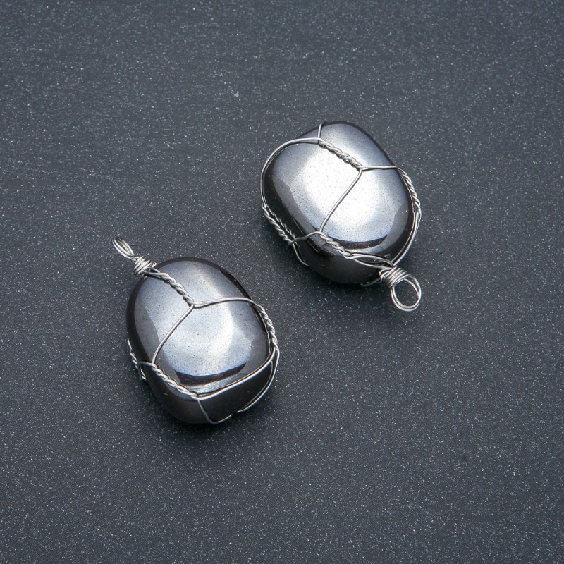 Anhänger im silbernen Geflecht aus Hämatit, Durchmesser 30 x 22 mm+
