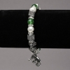 Elastisches Armband aus Süßwasserperlen und Chrysopras mit silbernen Einsätzen, Strasssteinen und Anhängern, Durchmesser ca. 8 mm, Länge ca. 18 cm