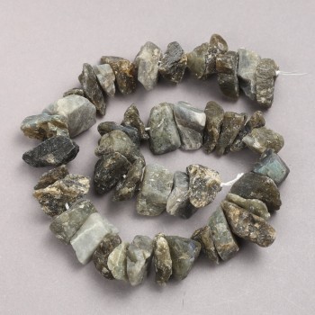 Labradorit-Nugget-Perlen aus unbearbeitetem Naturstein, auf Schnur, Größe ca. 10 × 18 mm, Länge ca. 42 cm