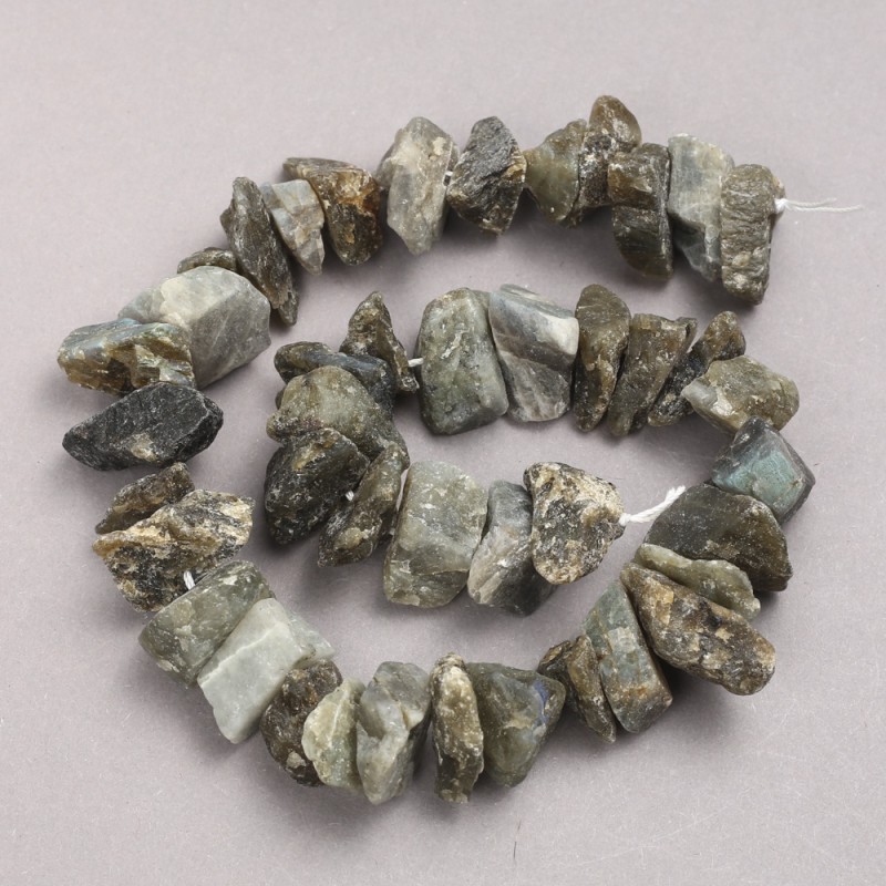 Labradorit-Nugget-Perlen aus unbearbeitetem Naturstein, auf Schnur, Größe ca. 10 × 18 mm, Länge ca. 42 cm