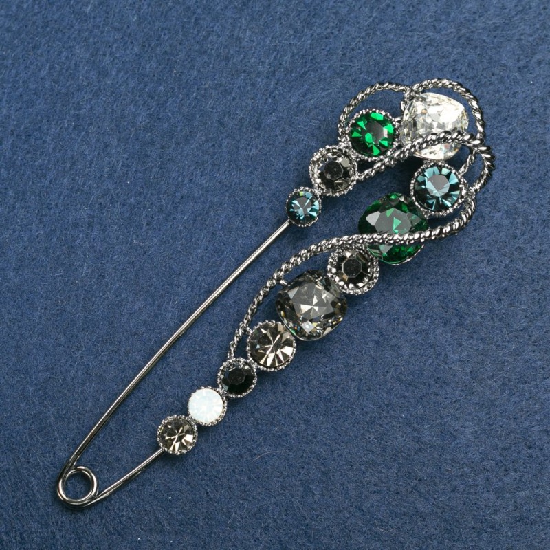 Nadelbrosche aus silberfarbenem Metall, mit weißen, grünen und grauen Strasssteinen, 90 × 17 mm +