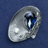 Sonderangebot! Brosche 'Schale' mit Kristall und Perle, silberfarbenes Metall 60×45 mm +