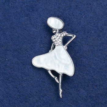 Ausverkauf! Brosche Dame im Hut silberfarbenes Metall, Perlmutt und Strass 48×27 mm +