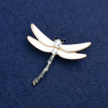 Ausverkauf! Brosche 'Schmetterling' aus goldfarbenem Metall, Perlmutt, Kristallen und Perlen 42×45 mm +