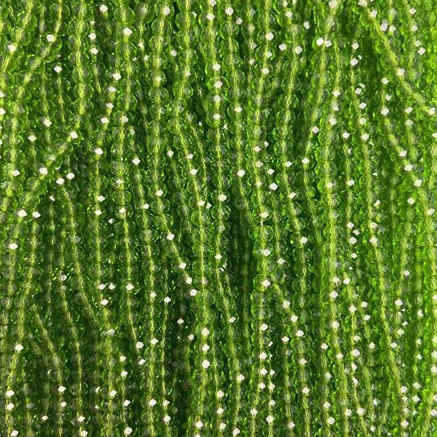 Perlen tschechischen Kristalls auf Faden – grün-transparentes facettiertes Rondell, Durchmesser ca. 3,5×3 mm, Länge ca. 34 cm