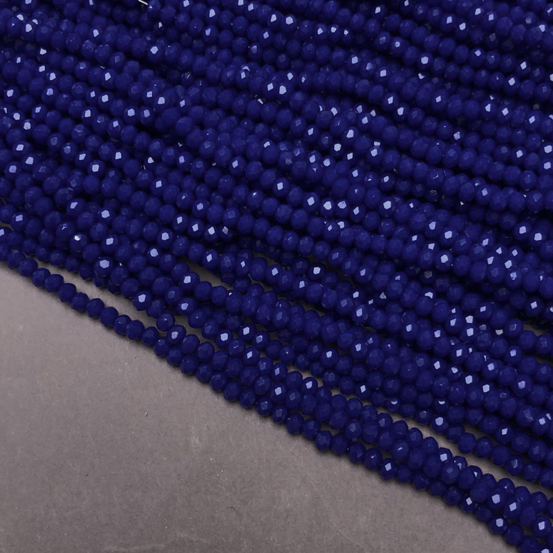 Perlen aus tschechischem Kristall auf Schnur, dunkelblaue matte, facettiertes Rondell, Durchmesser 3 x 2,5 mm, Länge ca. 36–38 cm