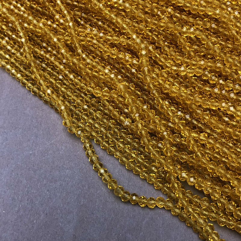 Perlen aus tschechischem Kristall auf Schnur – hellgelb honigtransparent facettierte Rondellperlen, Durchmesser 3,5 × 3 mm, Länge 36–38 cm